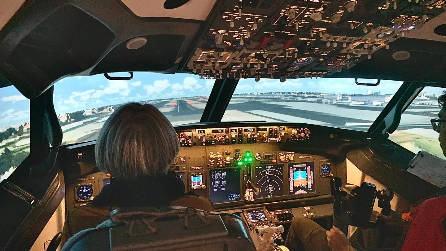 Flight-Simulator Experience on Boeing 737 in Calgary